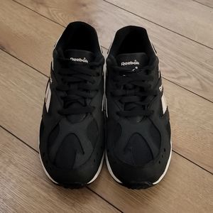 Womens / Ladies Reebok Tennis Shoes Sz. 8.5